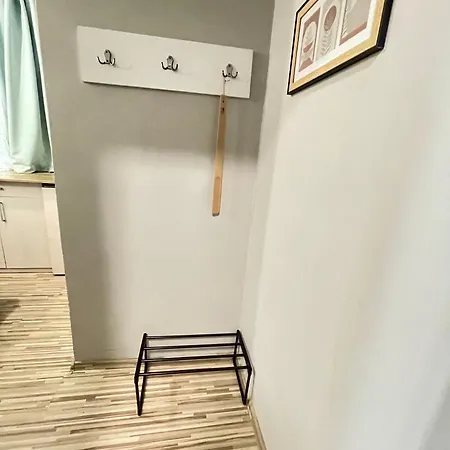 -the Conch- With Private Entrance And Bathroom *